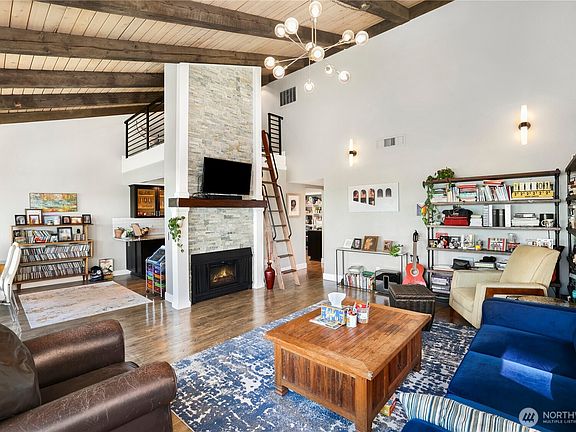 4th image of 525 Broadway #401