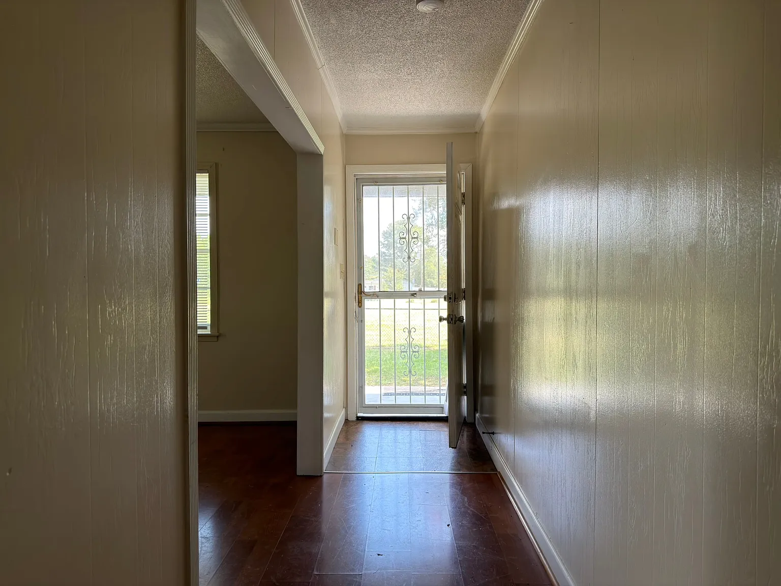 3 bed, 1358 sqft, $1,340 — Photo 2