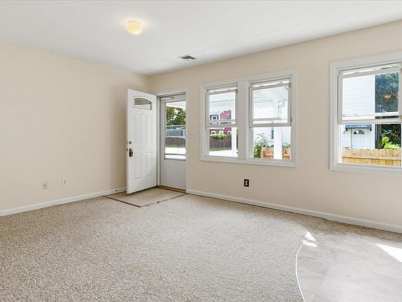4th image of 455 Moriches Rd
