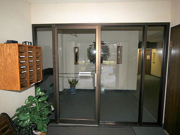 5th image of 200 Willow Ct APT 2C