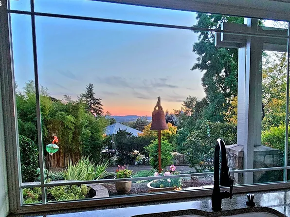 12436 SW 58th Ave, Portland, OR 97219