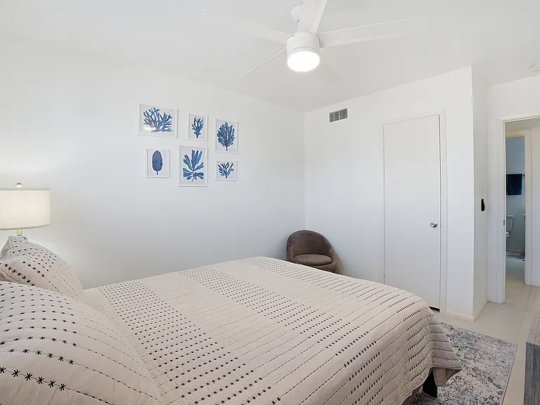 313 E Riviera Dr — Photo 18