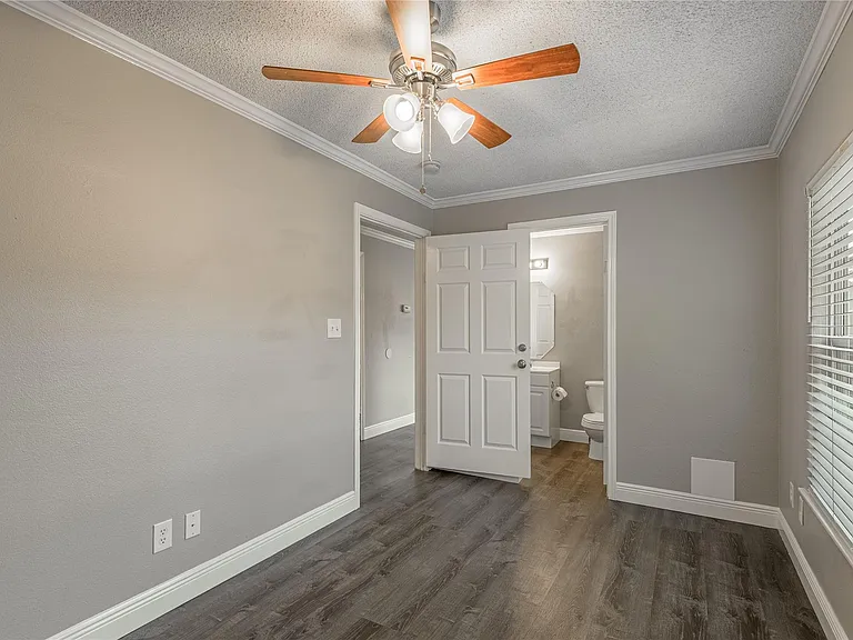164 Varsity Dr — Photo 18