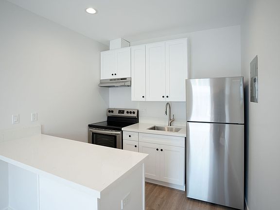 5th image of 3024 E 3rd St #14