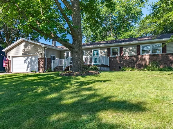 11 Redlick Ct, Warrensburg, IL 62573