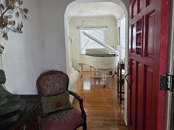 3rd image of 4626 Brynhurst Ave