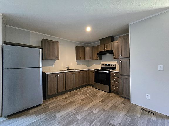 3rd image of 208 Sparrow Dr