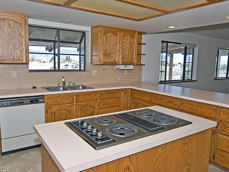 1058 Tenabo Ln — Photo 10