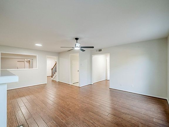 2nd image of 18209 Vinland Dr