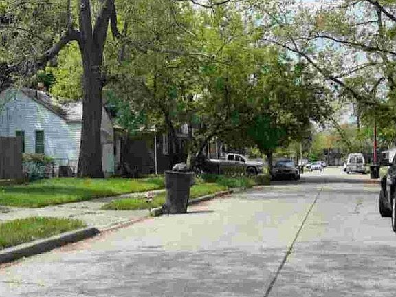 4th image of 17189 Munich St