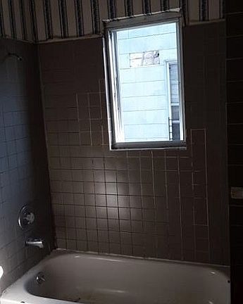 5th image of 99 Willoughby St