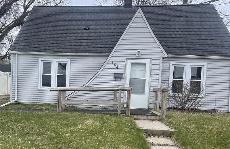 1st image of 404 Thompson St