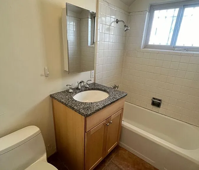 435 Lafayette Pl NE — Photo 20