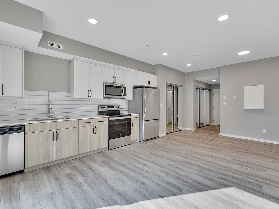 856 Secord Blvd NW #205