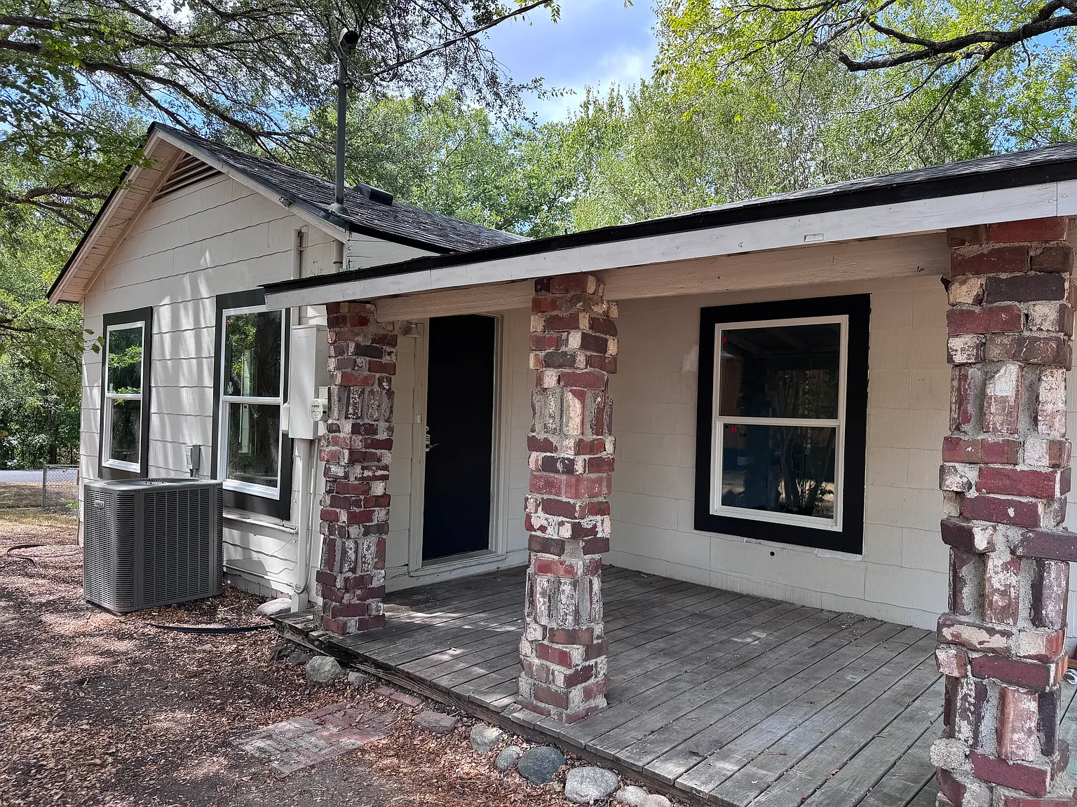 638 Sardis Rd — Photo 1