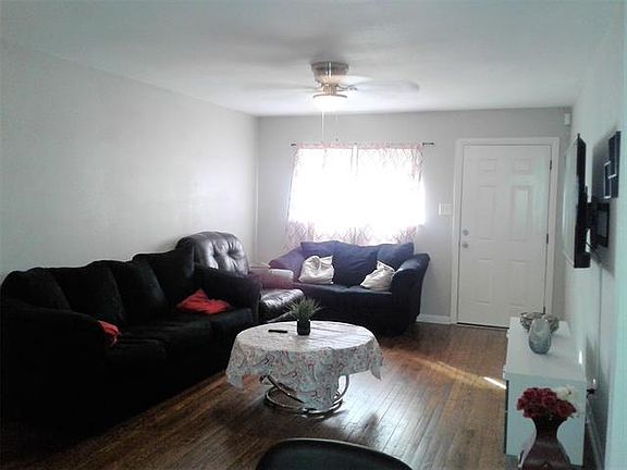 3rd image of 7111 Oak Park Dr