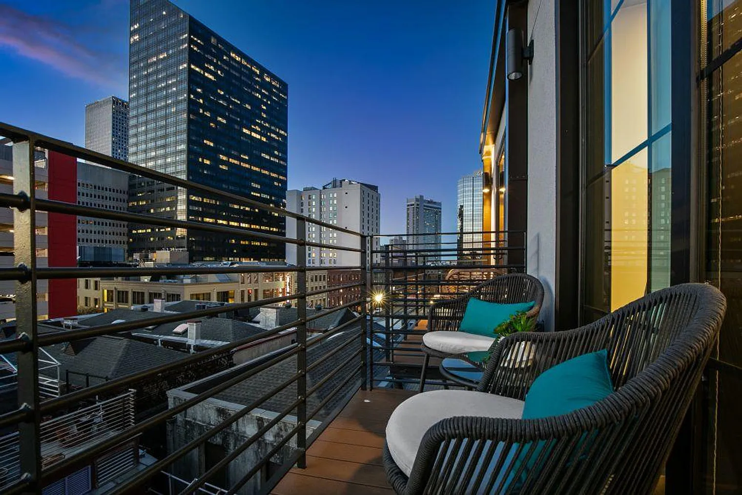 2 bed, 1.0 bath, 904 sqft, $6,613 — Photo 4