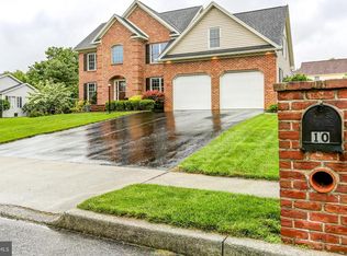 10 Silver Maple Dr, Boiling Springs, PA 17007
