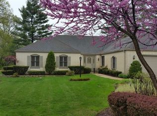 1 Robin Hood Rnch, Oak Brook, IL 60523