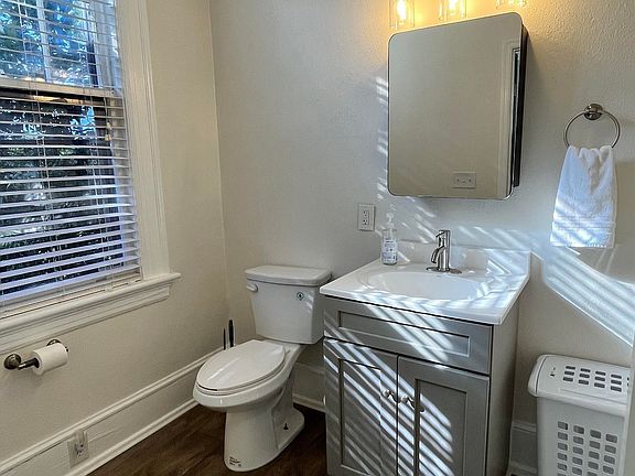 3rd image of 2835 Vineville Ave Room 2