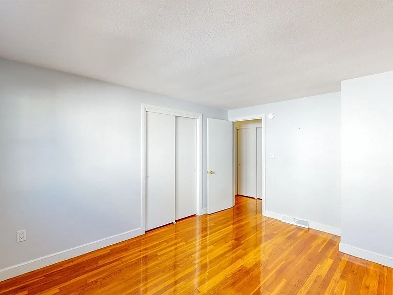 17 King St #2 — Photo 12
