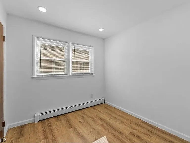 520 Davis Ave #2 — Photo 8