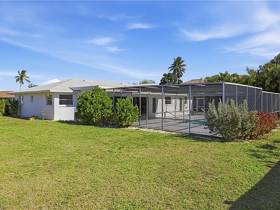 4th image of 808 SE 32nd TER