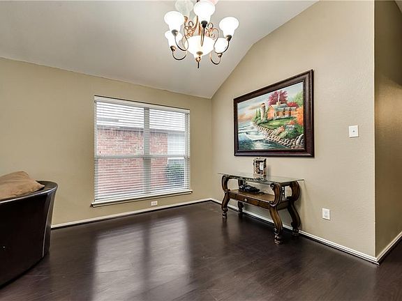5th image of 404 Shadow Grass Ave