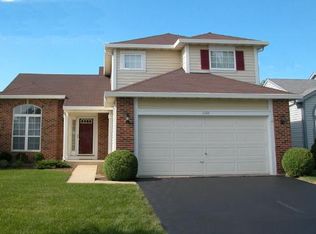 2048 Spice Cir, Naperville, IL 60565