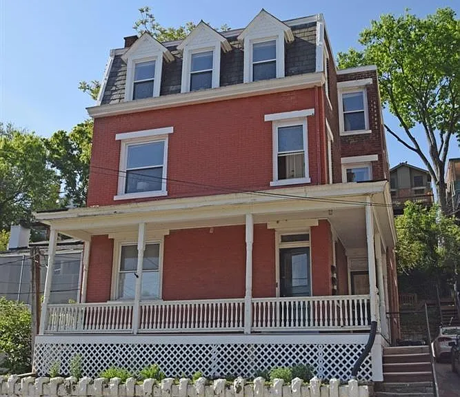 1009 Paradrome St — Photo 2