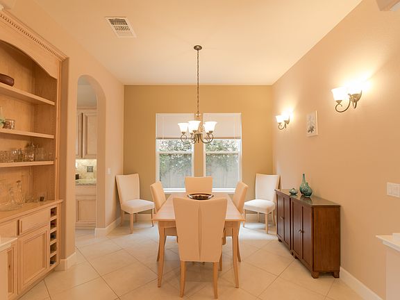5th image of 9030 Cambridge Cir