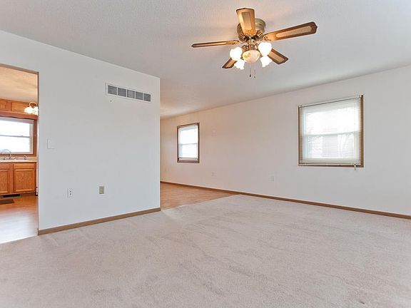 4th image of 9 Lincoln Dr