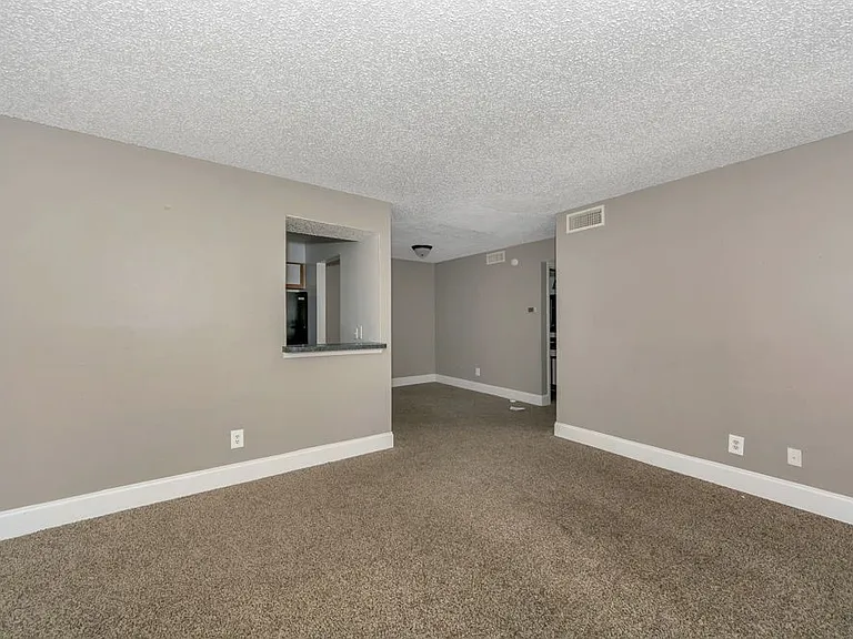 Mission Pointe Club Apartments — Photo 8
