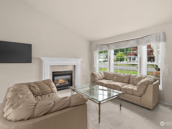 5th image of 1198 A Tennyson Drive