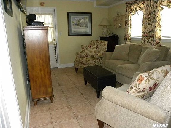5th image of 204 Avoca Ave