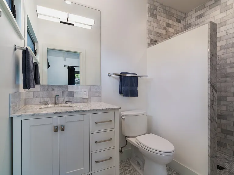 33 Hana Hwy — Photo 7