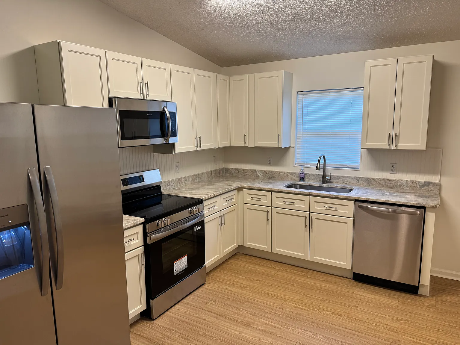 2 bed, 1125 sqft, $2,100 — Photo 4
