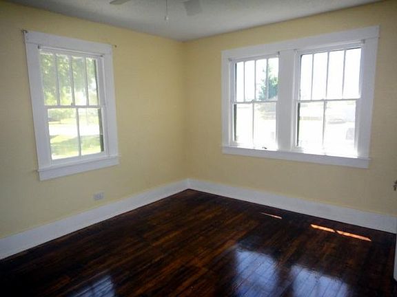 3rd image of 106 Hue St