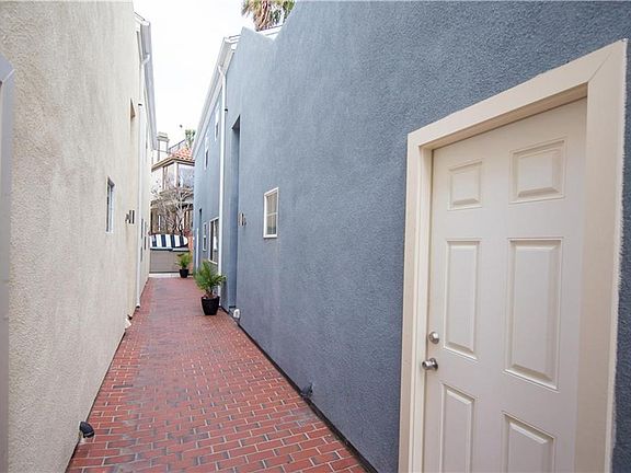 2nd image of 210 20th St APT B