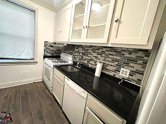 2nd image of 2135 77th St #2