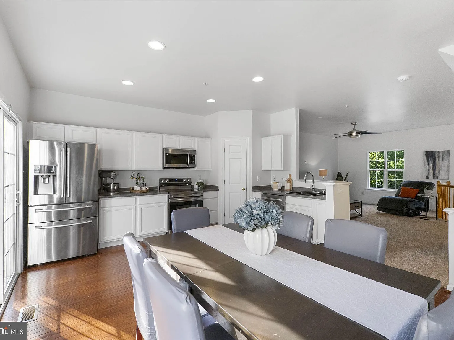 3 bed, 2.5 bath, 1784 sqft, $2,500 — Photo 4