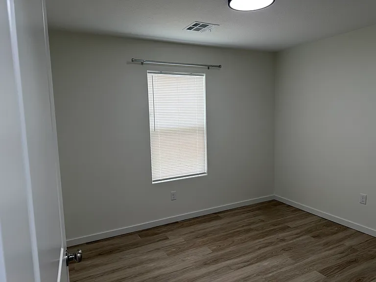 1219 Fountain Dr — Photo 16