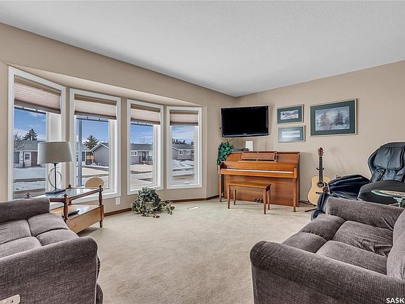 3rd image of 517 8th Ave W