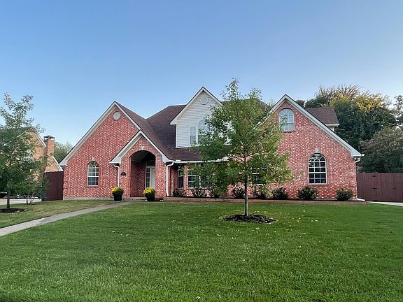2nd image of 105 Park Ln