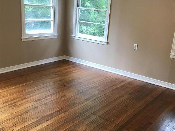 2nd image of 306 Morris Dr