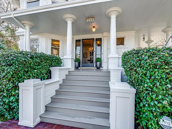 3rd image of 1651 Spring Mountain Road