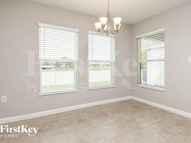 643 Lindbergh Way — Photo 5