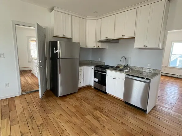 11 Wright St APT 3, Gardner, MA 01440