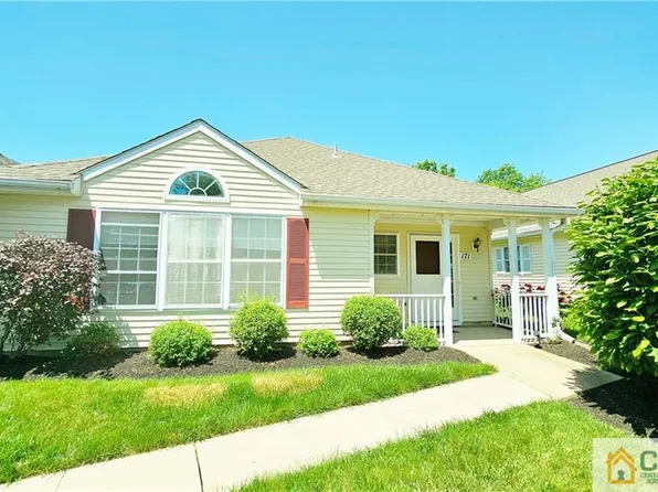 171 Goldfinch Dr, Monroe Township, NJ 08831