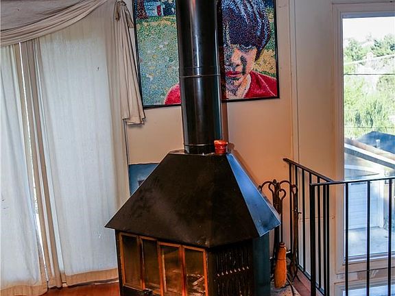 3rd image of 1643 Low Ln